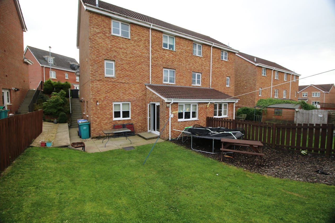 61 Hopepark Drive, Smithstone, Cumbernauld, G68 9FG Nest Estate Agents