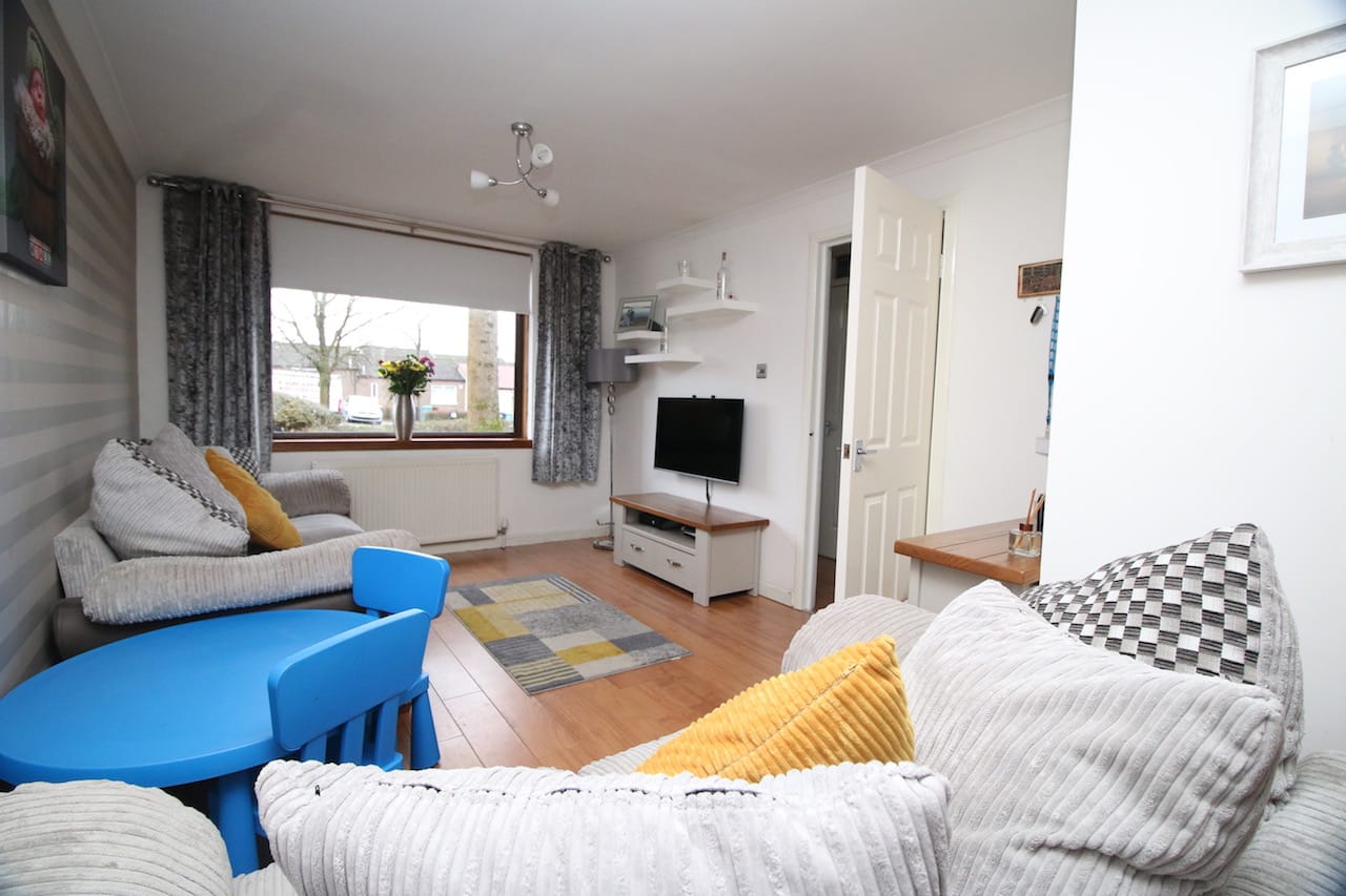 2 Ben Nevis Way, Cumbernauld, G68 9JA Nest Estate Agents