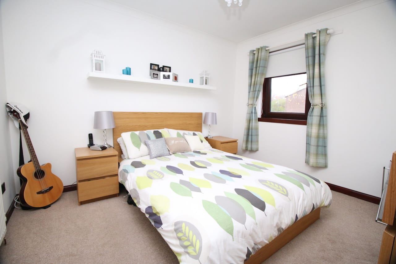 2 Ben Nevis Way, Cumbernauld, G68 9JA Nest Estate Agents