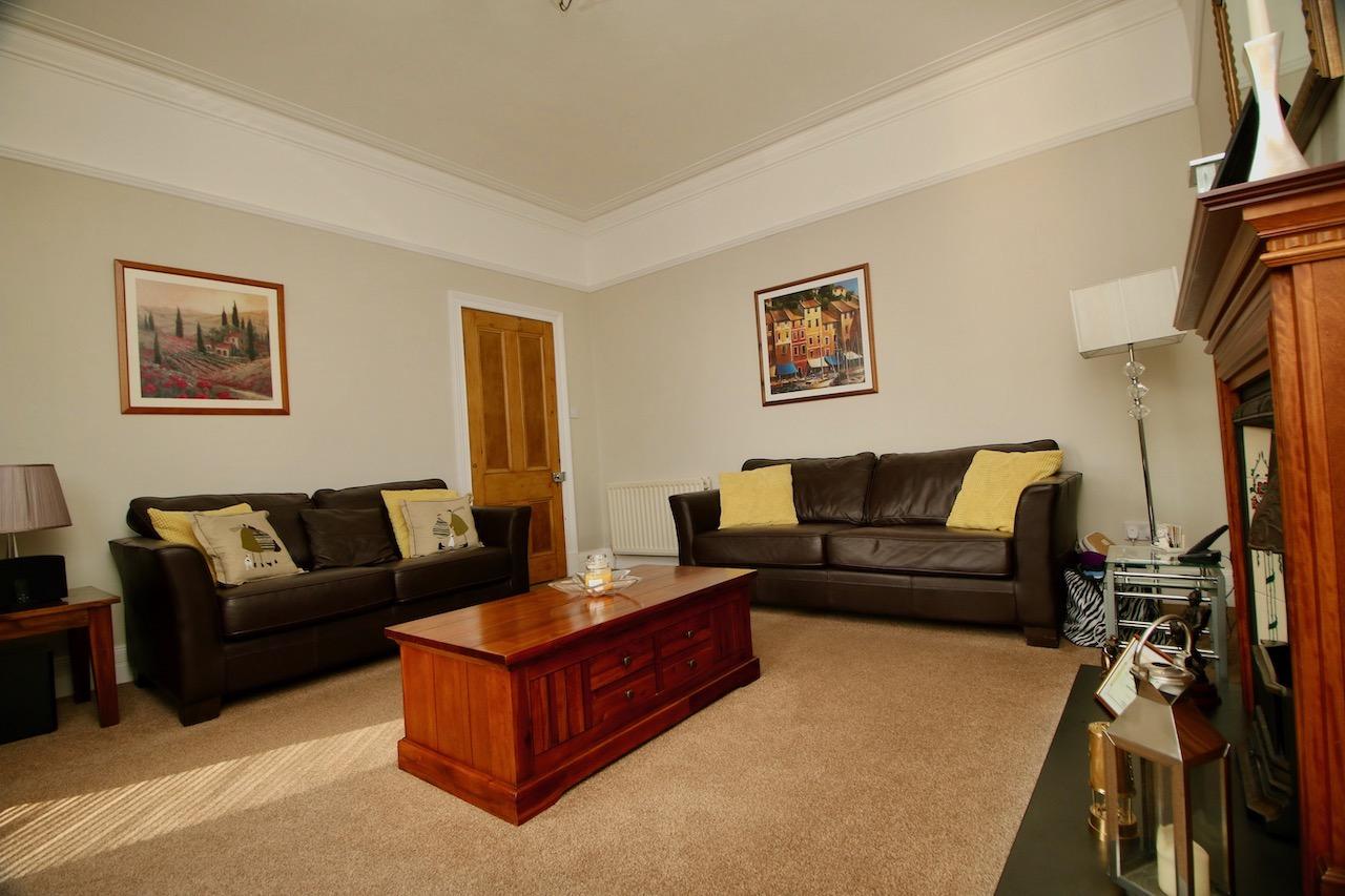 Anniesdale Avenue, Stepps