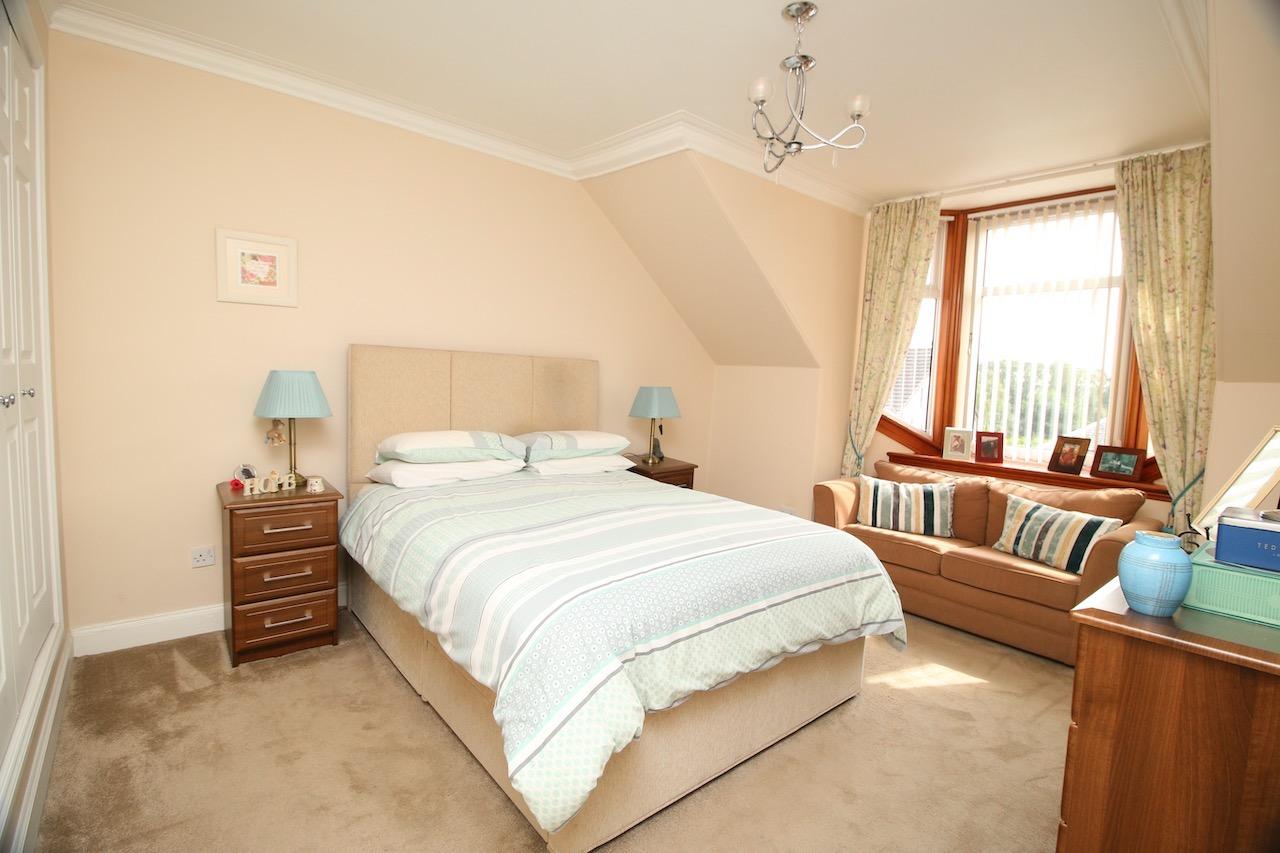 Anniesdale Avenue, Stepps