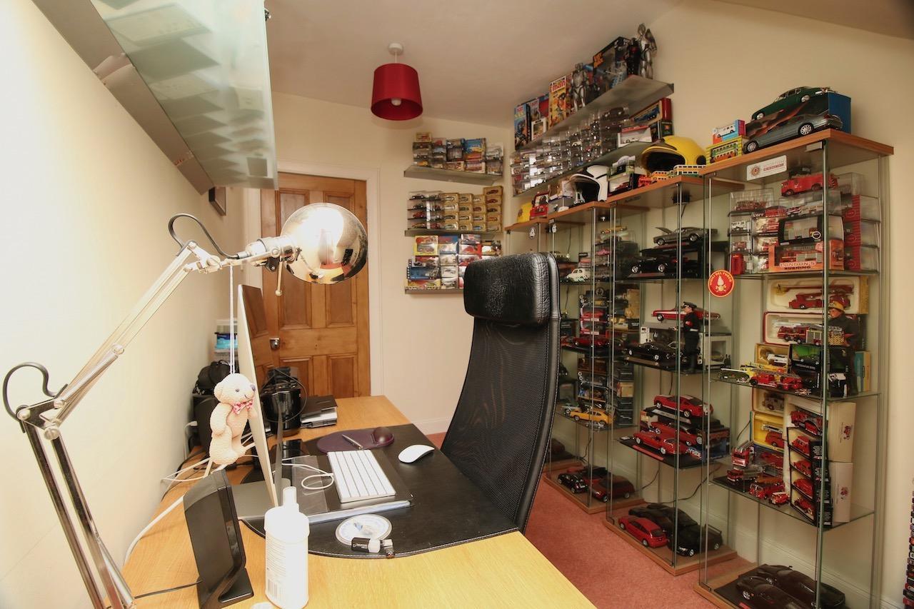 Anniesdale Avenue, Stepps